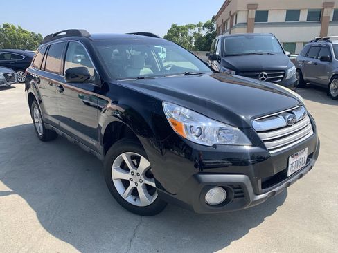 Used 2014 Subaru Outback 2.5i Premium AWD/4WD image 3