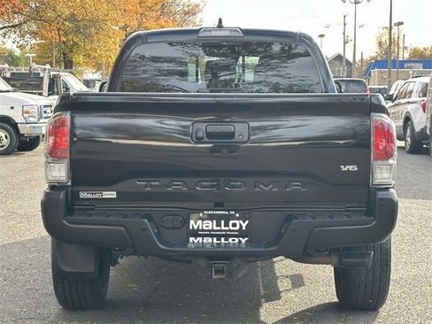 Used 2022 Toyota Tacoma TRD Sport w/ TRD Premium Sport Package image 3