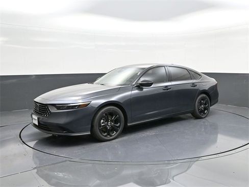New 2025 Honda Accord SE image 1