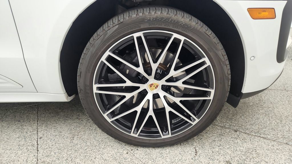 Used 2022 Porsche Macan AWD/4WD image 29