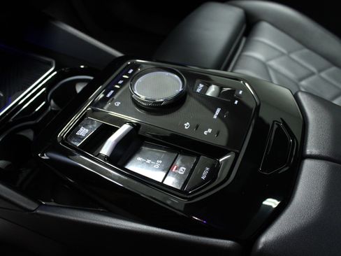 Used 2024 BMW 530i xDrive image 22