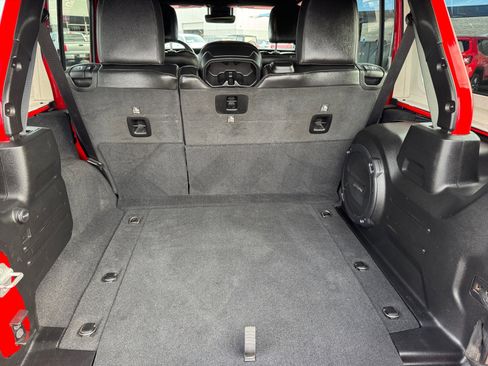 Used 2022 Jeep Wrangler Unlimited Rubicon w/ Trailer Tow Package image 27