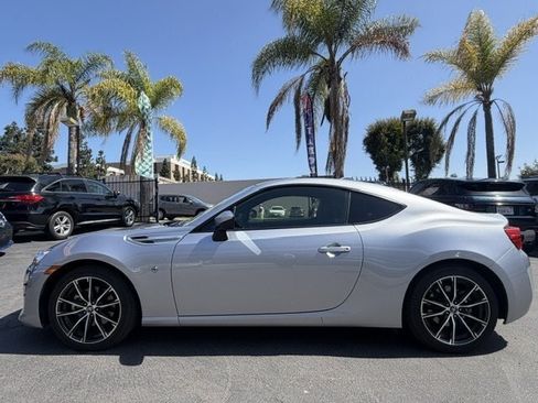 Used 2020 Toyota 86 RWD image 6
