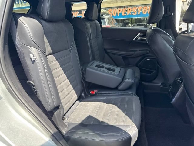 Used 2025 Mitsubishi Outlander SE FWD image 16