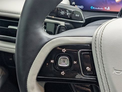 Used 2025 Lincoln Aviator Reserve w/ Equipment Group 201A image 25