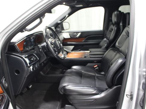 Used 2019 Lincoln Navigator L Reserve w/ Cargo Package AWD/4WD image 3
