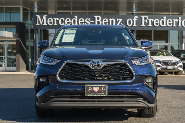 Used 2021 Toyota Highlander Limited AWD/4WD image 2