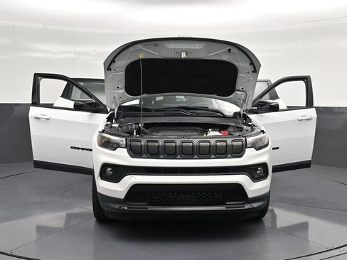 Used 2022 Jeep Compass Latitude FWD image 36
