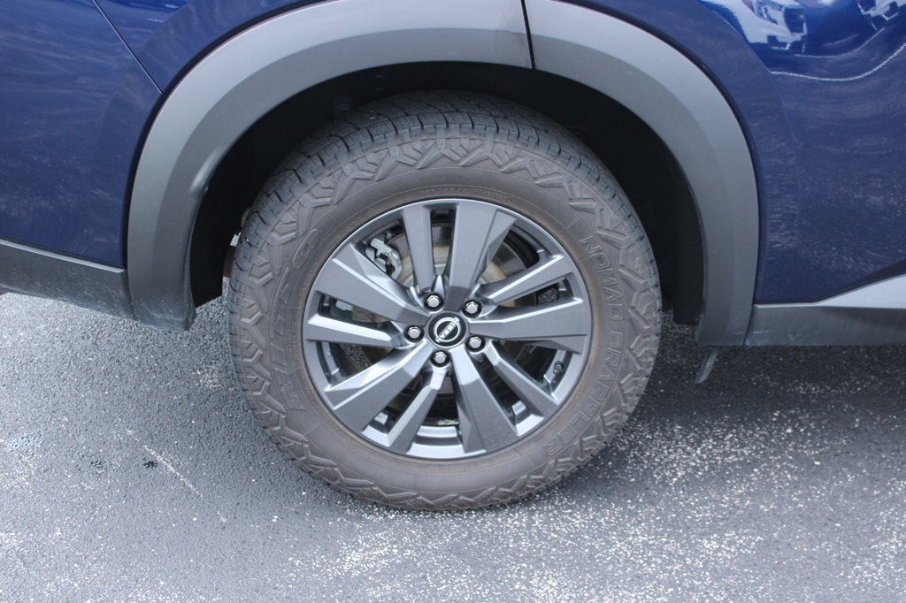 Used 2022 Nissan Pathfinder SV AWD/4WD image 15
