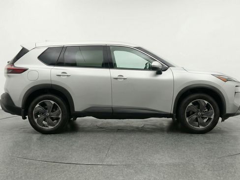Used 2025 Nissan Rogue SV AWD/4WD image 11