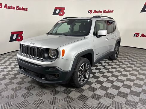 Used 2018 Jeep Renegade Latitude w/ Popular Equipment Group AWD/4WD image 2