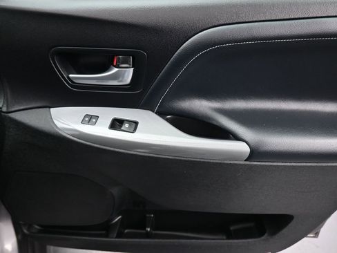 Used 2017 Toyota Sienna SE w/ SE Preferred Package image 53