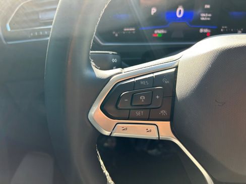 Certified 2022 Volkswagen Tiguan SE w/ Panoramic Sunroof Package image 8