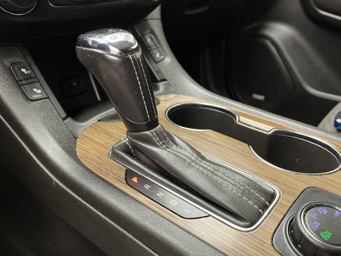 Used 2019 GMC Acadia SLE AWD/4WD image 25