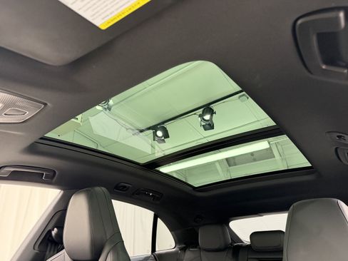 Certified 2025 Porsche Macan 4 Electric image 36