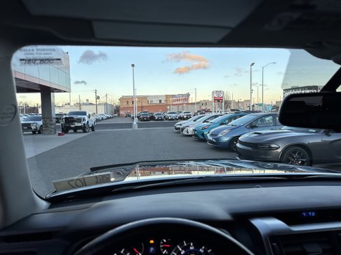 Used 2015 Toyota 4Runner Limited image 3