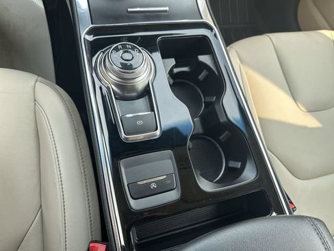 Used 2019 Ford Edge Titanium w/ Cold Weather Package AWD/4WD image 23