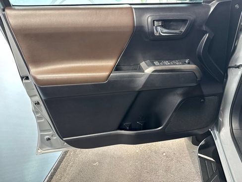 Used 2020 Toyota Tacoma Limited AWD/4WD image 34