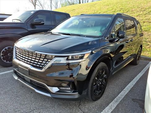 Used 2024 Kia Carnival SX Prestige image 3