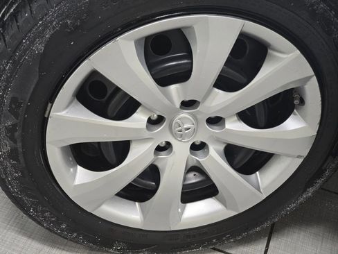 Used 2021 Toyota Corolla LE image 6