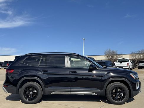 New 2026 Volkswagen Atlas Peak Edition AWD/4WD image 4