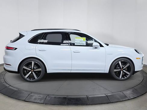 New 2026 Porsche Cayenne S image 8