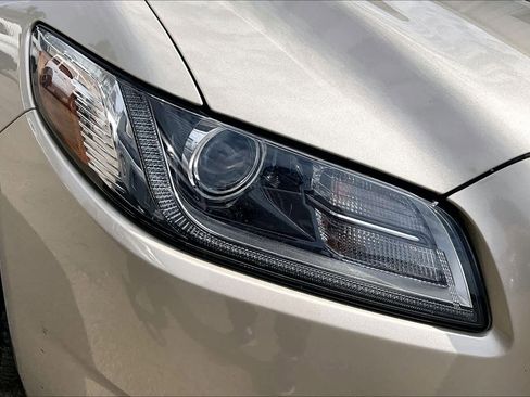 Used 2017 Lincoln Continental Premiere image 27