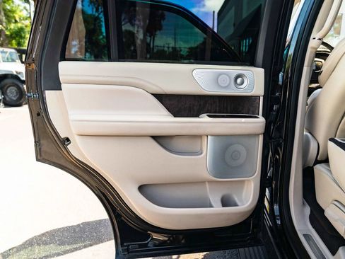 Used 2018 Lincoln Navigator Reserve w/ Technology Package AWD/4WD image 27