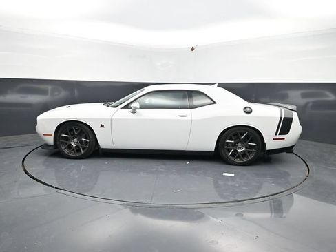 Used 2016 Dodge Challenger R/T Scat Pack w/ Leather Interior Group RWD image 5