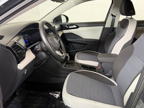 Used 2025 Volkswagen Taos S FWD image 5