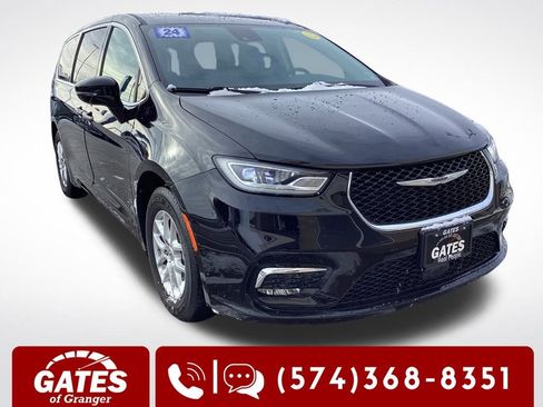 Used 2024 Chrysler Pacifica Touring-L image 1