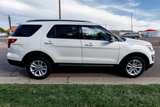 Used 2016 Ford Explorer XLT w/ Equipment Group 202A FWD image 4