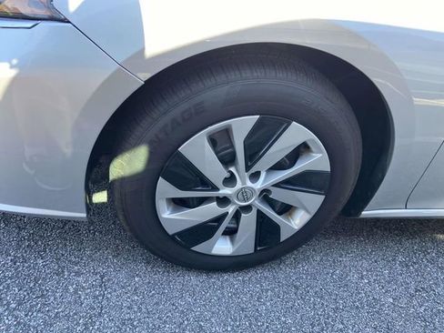 Used 2023 Nissan Altima 2.5 S FWD image 8