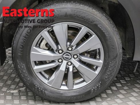 Used 2024 Nissan Pathfinder S image 31