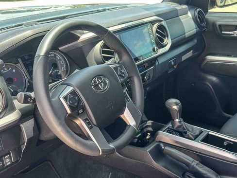 Used 2022 Toyota Tacoma Limited w/ Nightshade Package AWD/4WD image 12