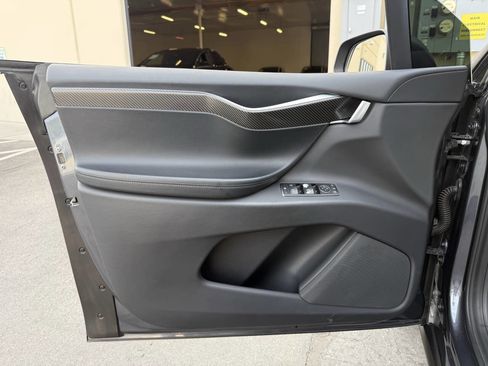 Used 2018 Tesla Model X P100D image 33