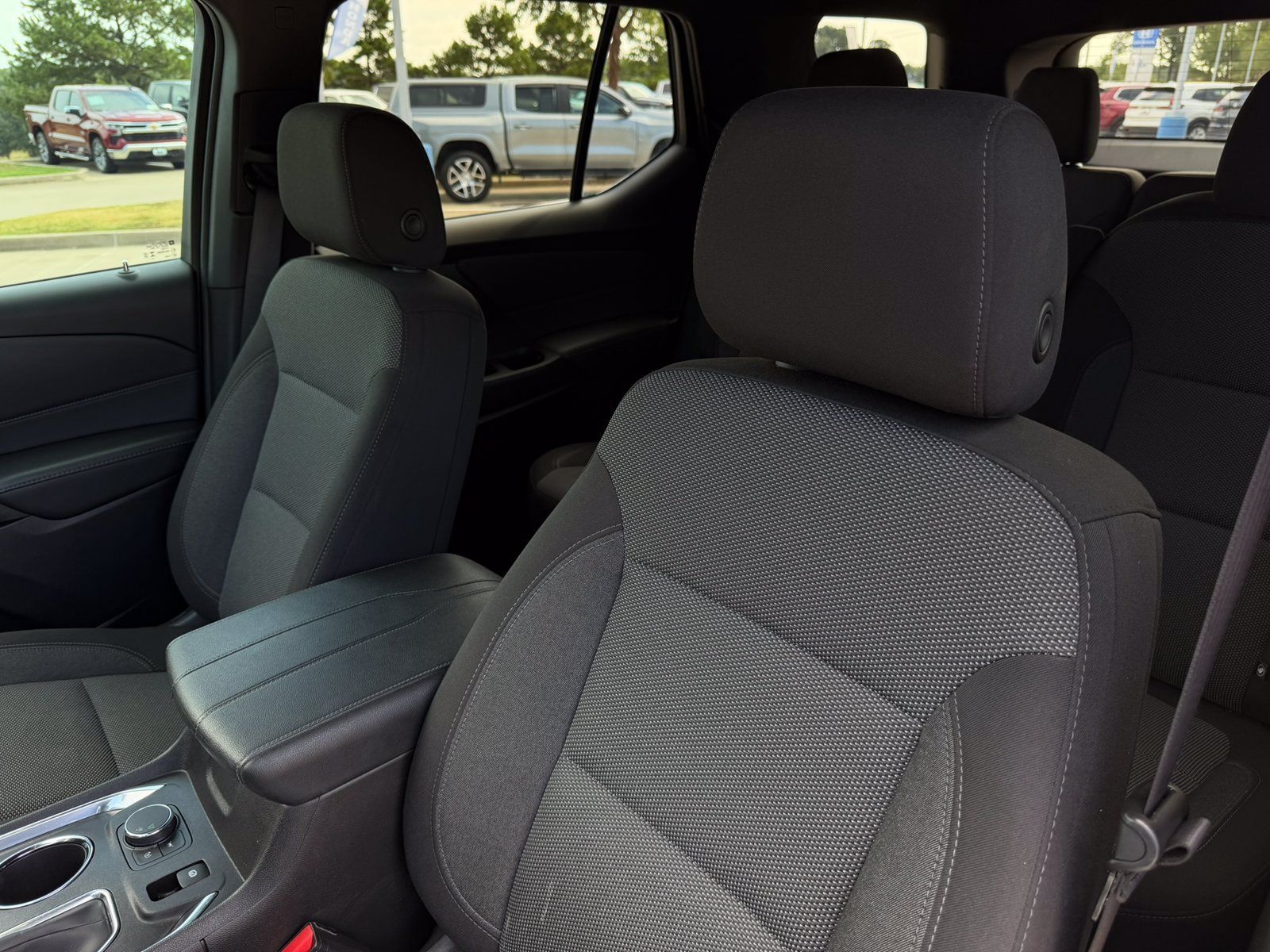 Used 2023 Chevrolet Traverse LT FWD image 12
