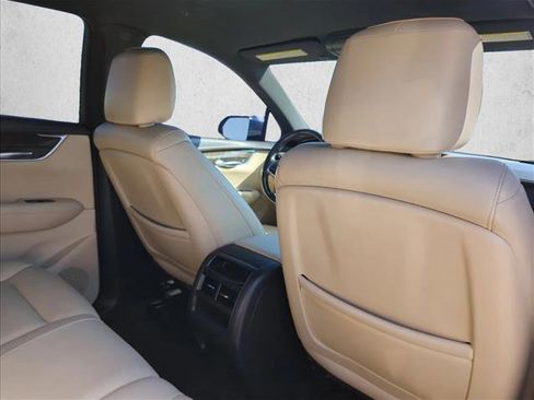 Used 2018 Cadillac XT5 FWD w/ LPO, Wheel Lock Package image 19