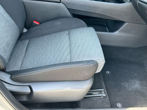 Used 2021 Nissan Rogue S image 17