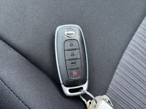 Used 2025 Nissan Sentra SV FWD image 21