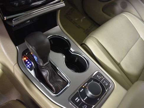 Used 2021 Jeep Grand Cherokee Overland image 28