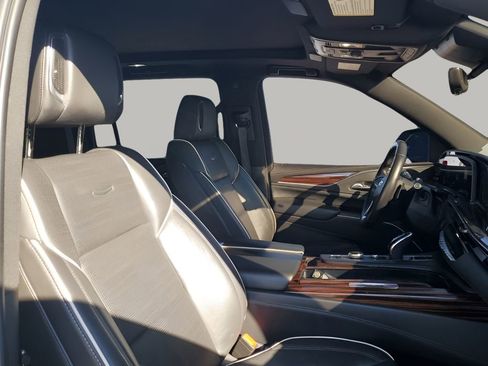 Used 2022 Cadillac Escalade ESV Premium Luxury image 15