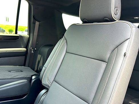 New 2026 GMC Yukon XL Elevation AWD/4WD image 16