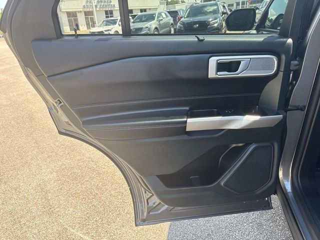 Used 2023 Ford Explorer Limited w/ Equipment Group 301A AWD/4WD image 15