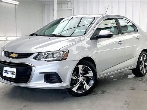 Used 2017 Chevrolet Sonic Premier FWD image 2