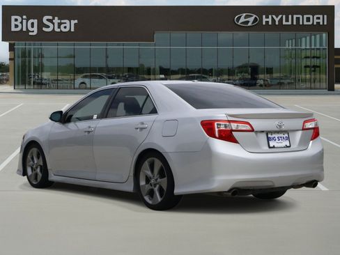 Used 2014 Toyota Camry SE w/ Leather Package FWD image 3