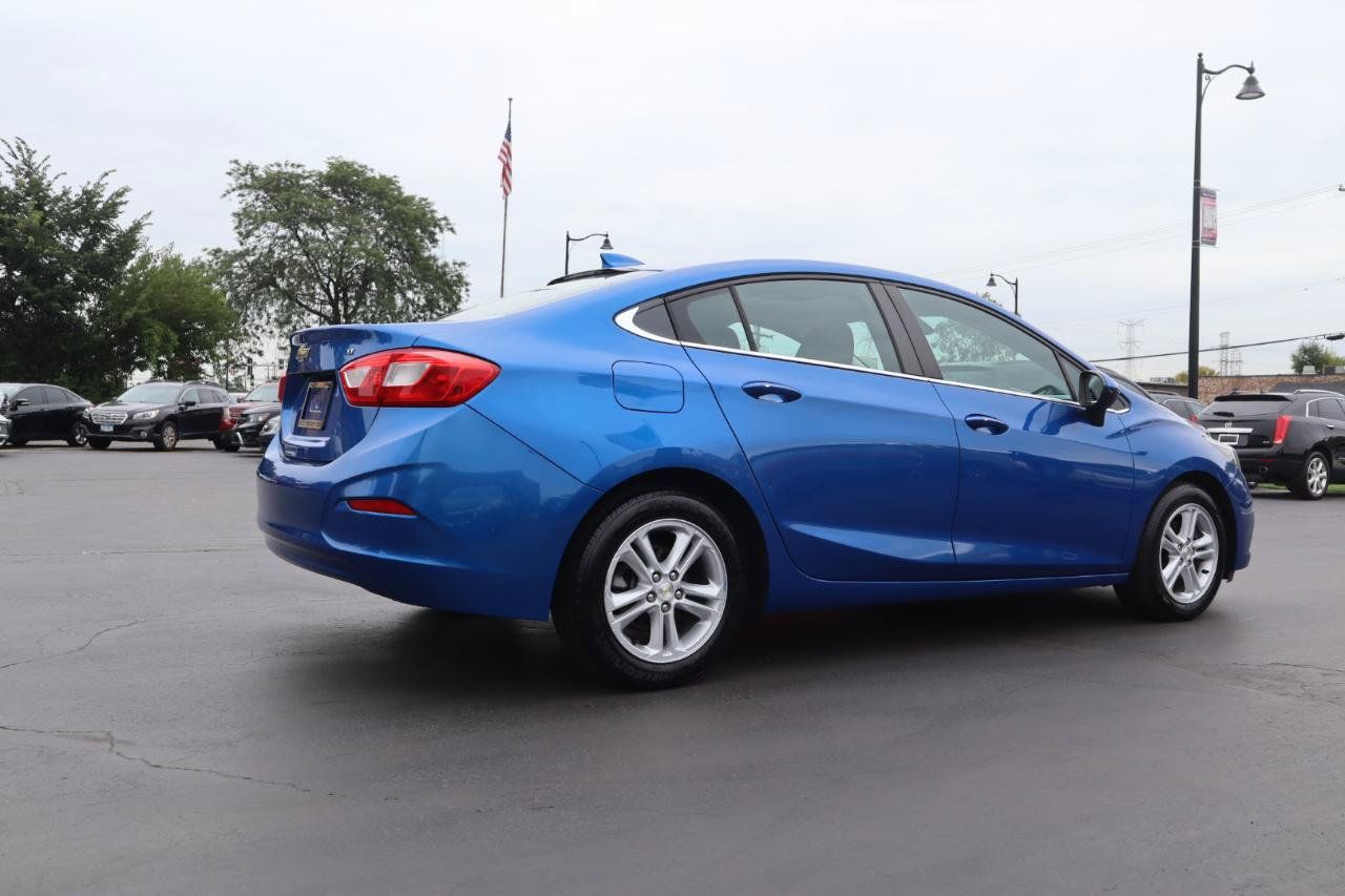 Used 2016 Chevrolet Cruze LT w/ Sun And Sound Package FWD image 5