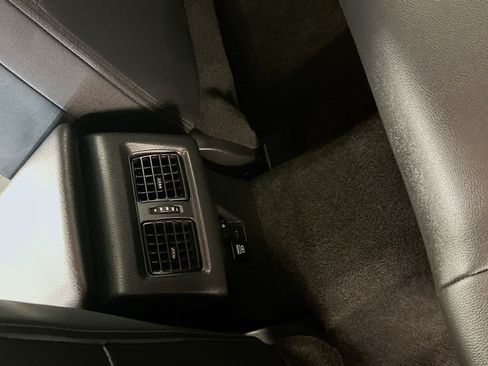 Used 2025 Toyota Camry SE image 27