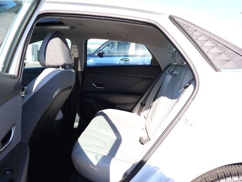 Used 2024 Hyundai Elantra Limited FWD image 32