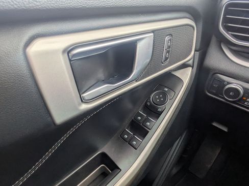 Used 2022 Ford Explorer XLT w/ Equipment Group 202A AWD/4WD image 24